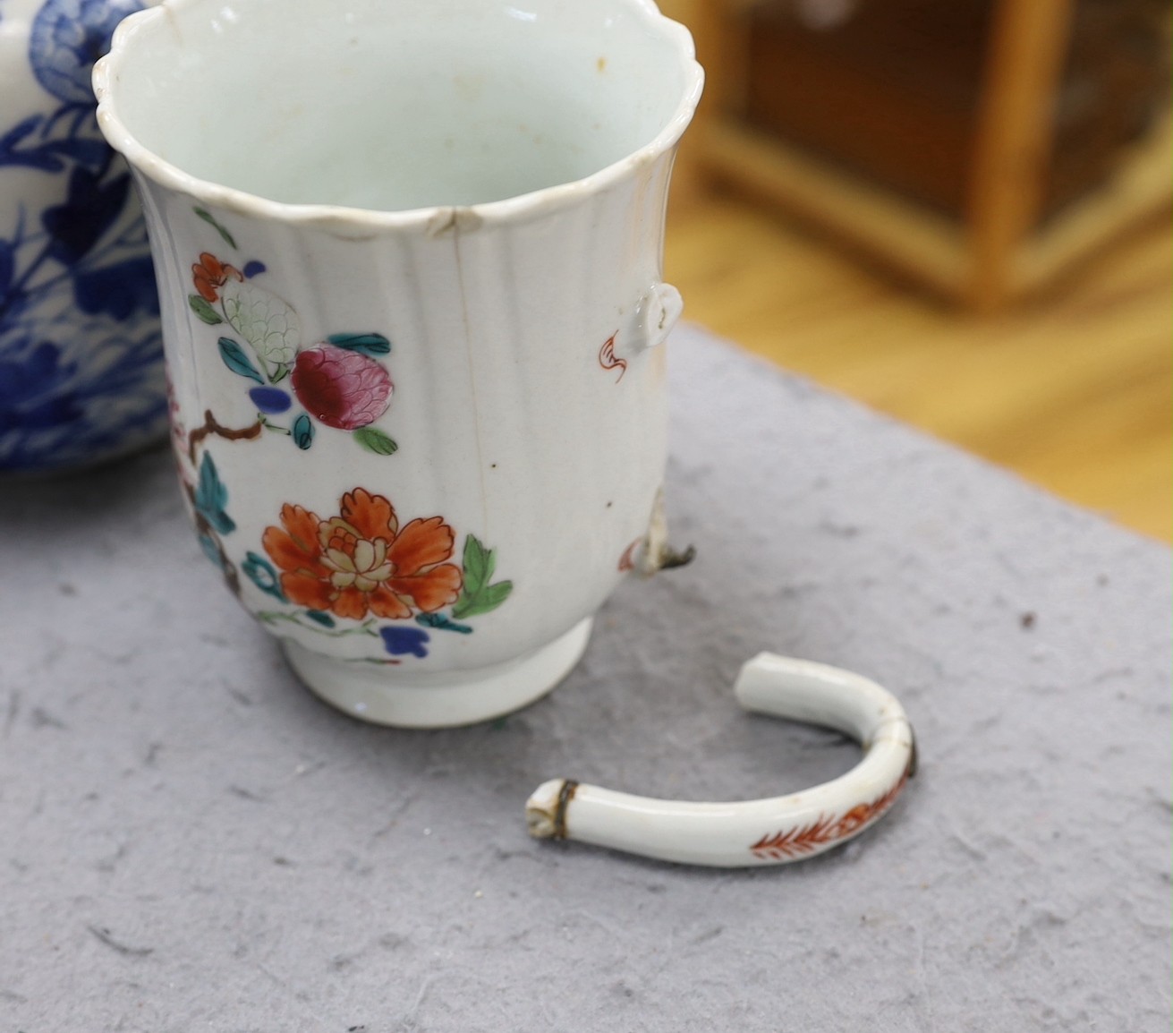 A Chinese blue and white jar and cover, Kangxi mark late 19th century and an 18th century Chinese famille rose mug. 15.5cm high